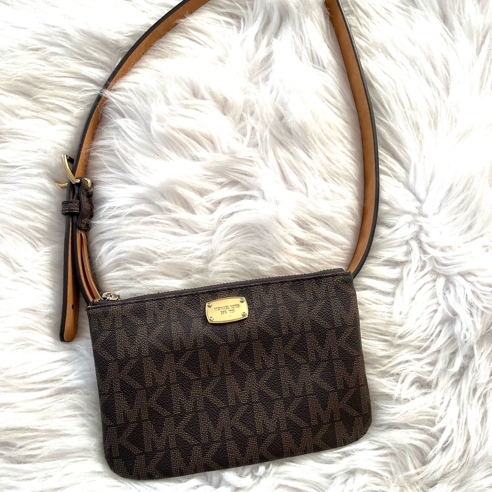 MICHAEL KORS•brown logo jet set belt crossbody bag EUC